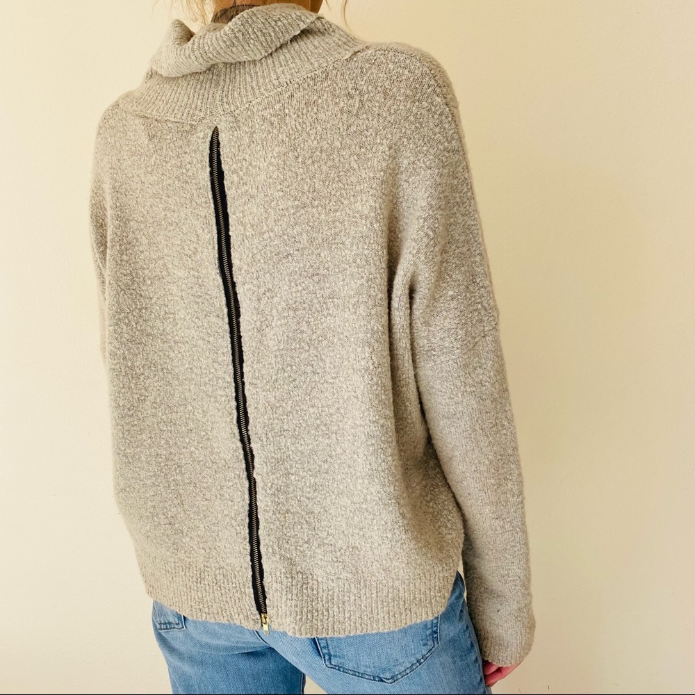 Daytrip grey long sleeve zipper back pullover sweater - Picture 2 of 8